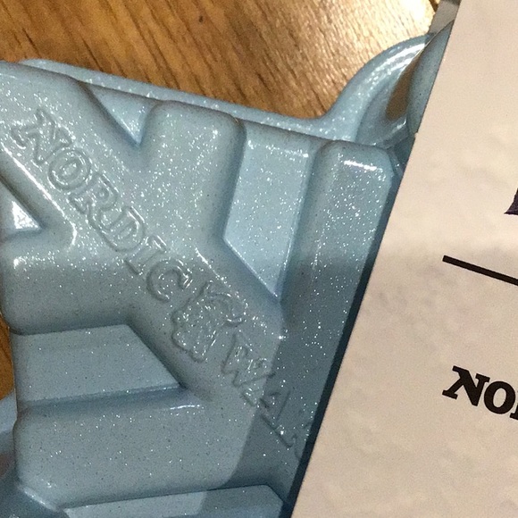 Nordicware Frozen snowflake cake pan 6cups - Picture 5 of 6